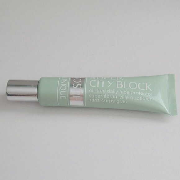 Clinique SUPER CITY BLOCK Oil-Free Face PROTECTOR SPF 40 Discontinued - Picture 3 of 8